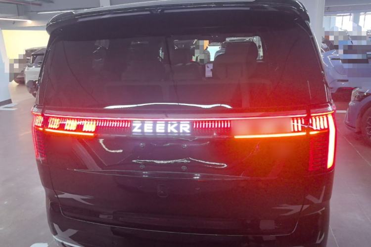 Used Zeekr 009 2024 7-Seater Walk-Through Version Four-Wheel Drive 108 kWh Rear