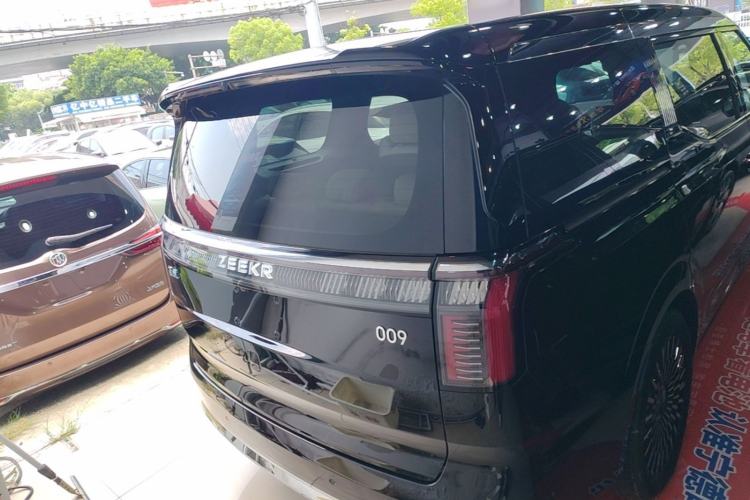 Used Zeekr 009 2024 7-Seater Walk-Through Version Four-Wheel Drive 108 kWh Rear