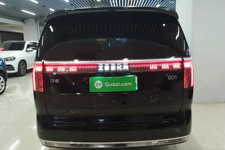 Used Zeekr 009 2024 7-Seater Walk-Through Version Four-Wheel Drive 108 kWh Rear