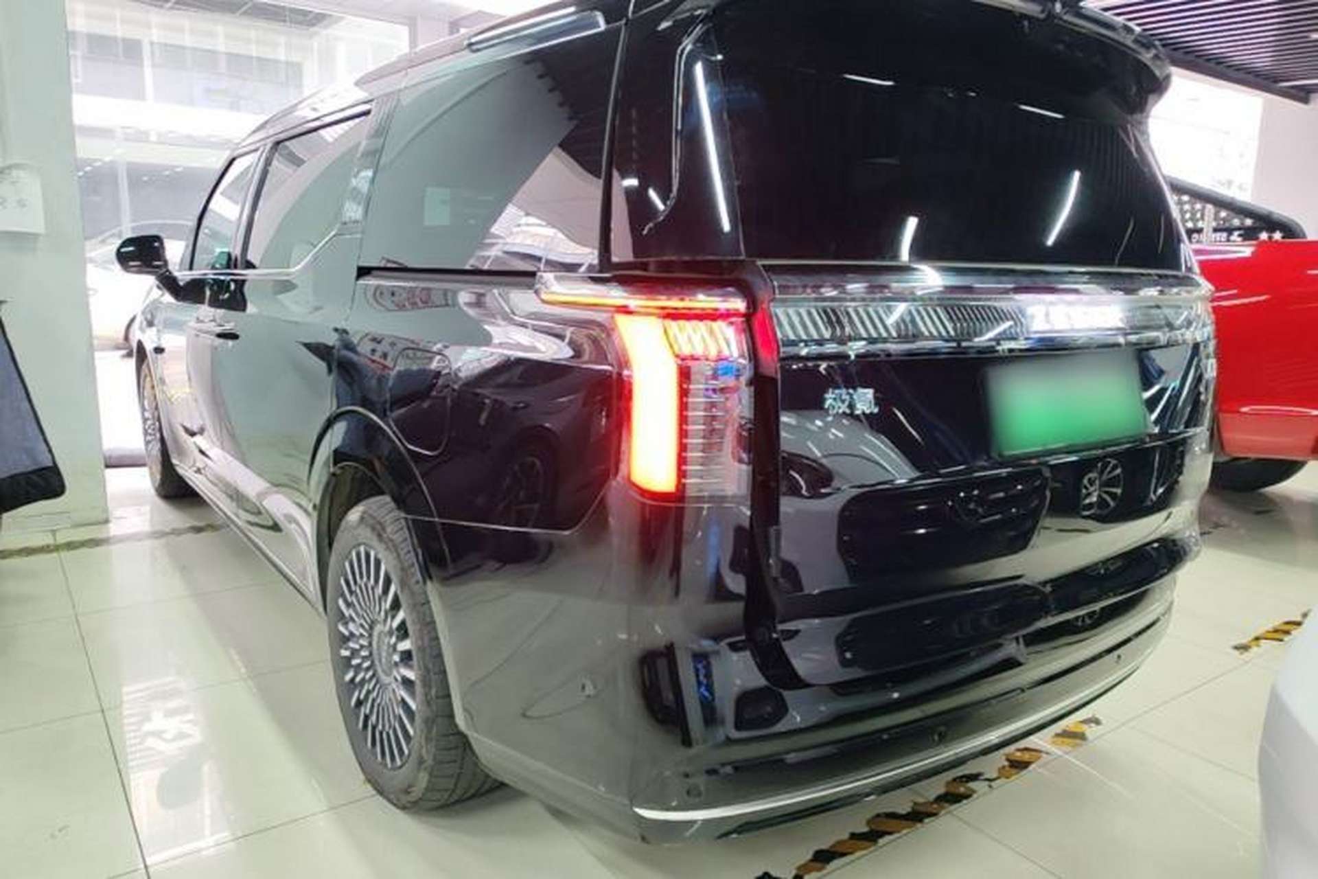 Used Zeekr 009 2024 Six-Seat Executive Version 4WD 108 kWh Rear Left 45 Deg