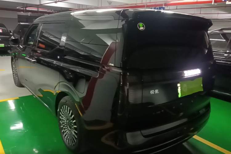 Used Zeekr 009 2024 Six-Seat Executive Version 4WD 108 kWh Rear Left 45 Deg