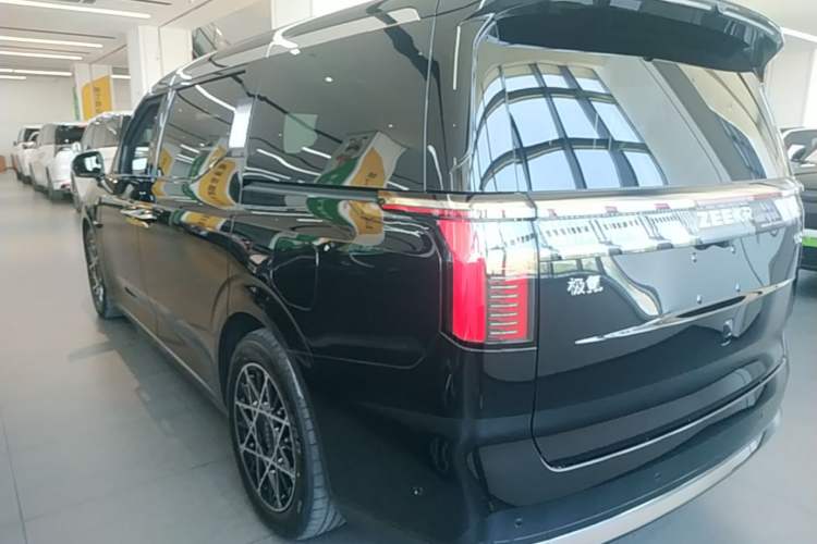 Used Zeekr 009 2024 7-Seater Aisle Version 108 kWh Rear Left 45 Deg