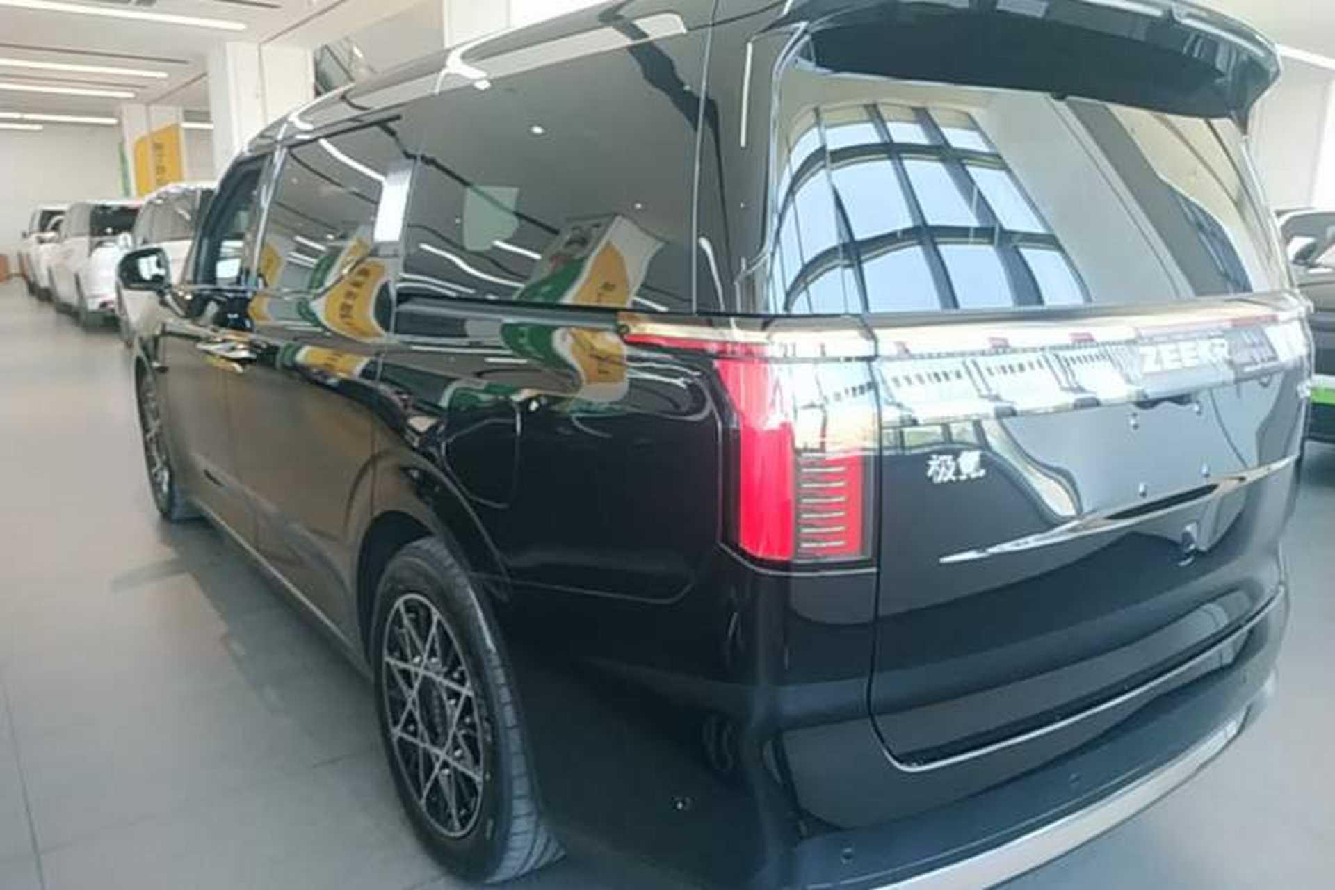 Used Zeekr 009 2024 7-Seater Aisle Version 108 kWh Rear Left 45 Deg