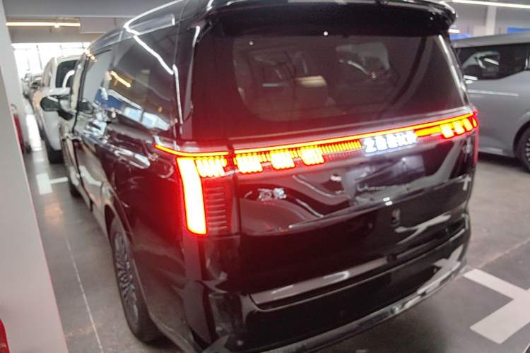 Used Zeekr 009 2024 7-Seater Walk-Through Version Four-Wheel Drive 108 kWh Rear Left 45 Deg