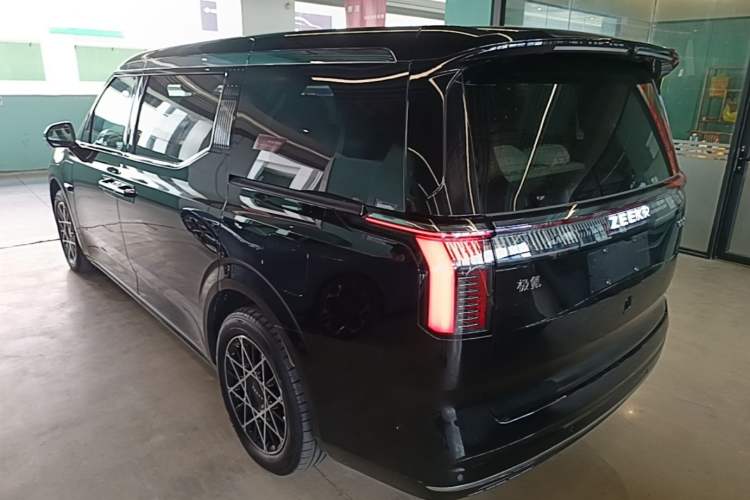 Used Zeekr 009 2024 7-Seater Aisle Version 108 kWh Rear Left 45 Deg