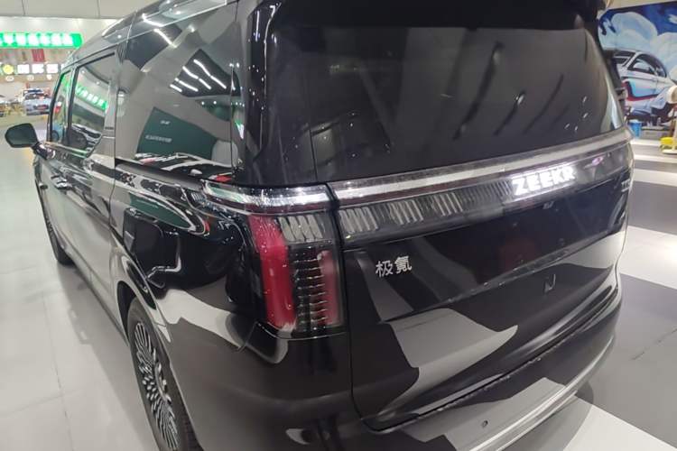 Used Zeekr 009 2024 7-Seater Walk-Through Version Four-Wheel Drive 108 kWh Rear Left 45 Deg