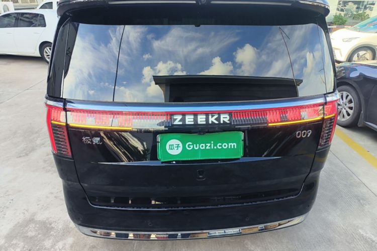 Used Zeekr 009 2024 7-Seater Walk-Through Version Four-Wheel Drive 108 kWh Rear