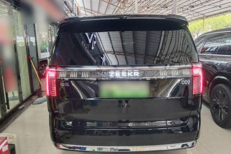 Used Zeekr 009 2024 7-Seater Walk-Through Version Four-Wheel Drive 108 kWh Rear