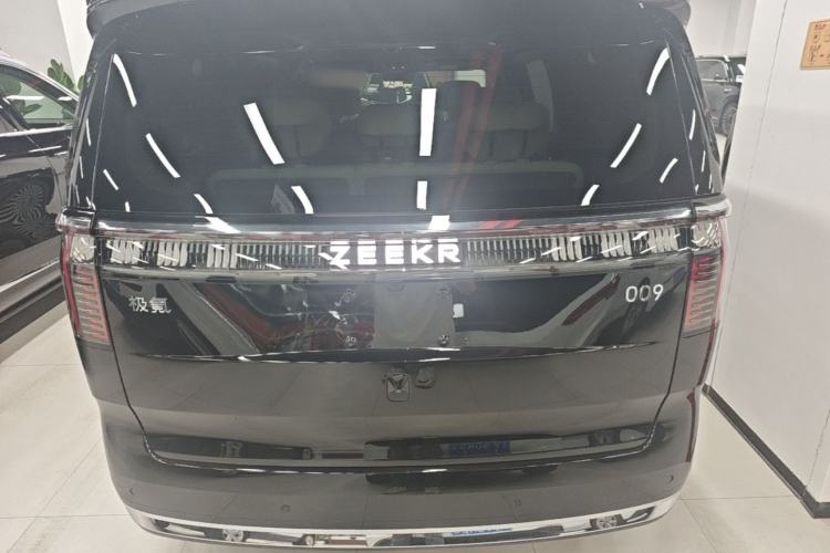 Used Zeekr 009 2024 7-Seater Walk-Through Version Four-Wheel Drive 108 kWh Rear