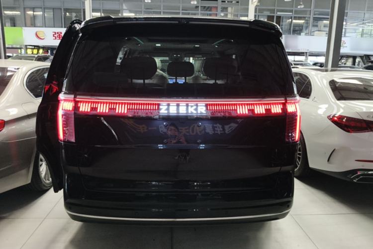 Used Zeekr 009 2024 7-Seater Walk-Through Version Four-Wheel Drive 108 kWh Rear