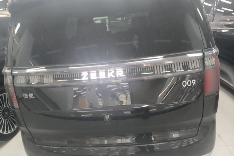 Used Zeekr 009 2024 7-Seater Walk-Through Version Four-Wheel Drive 108 kWh Rear