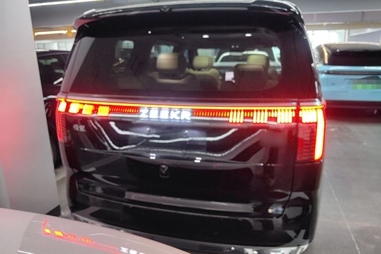 Used Zeekr 009 2024 7-Seater Walk-Through Version Four-Wheel Drive 108 kWh Rear