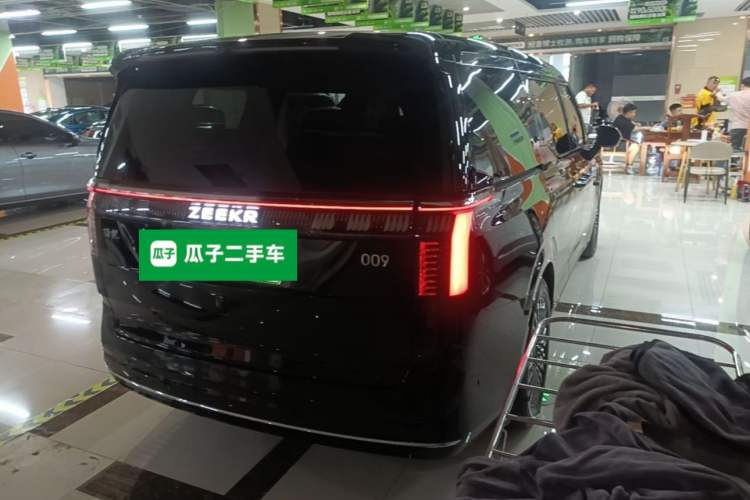 Used Zeekr 009 2024 7-Seater Walk-Through Version Four-Wheel Drive 108 kWh Rear Right 45 Deg