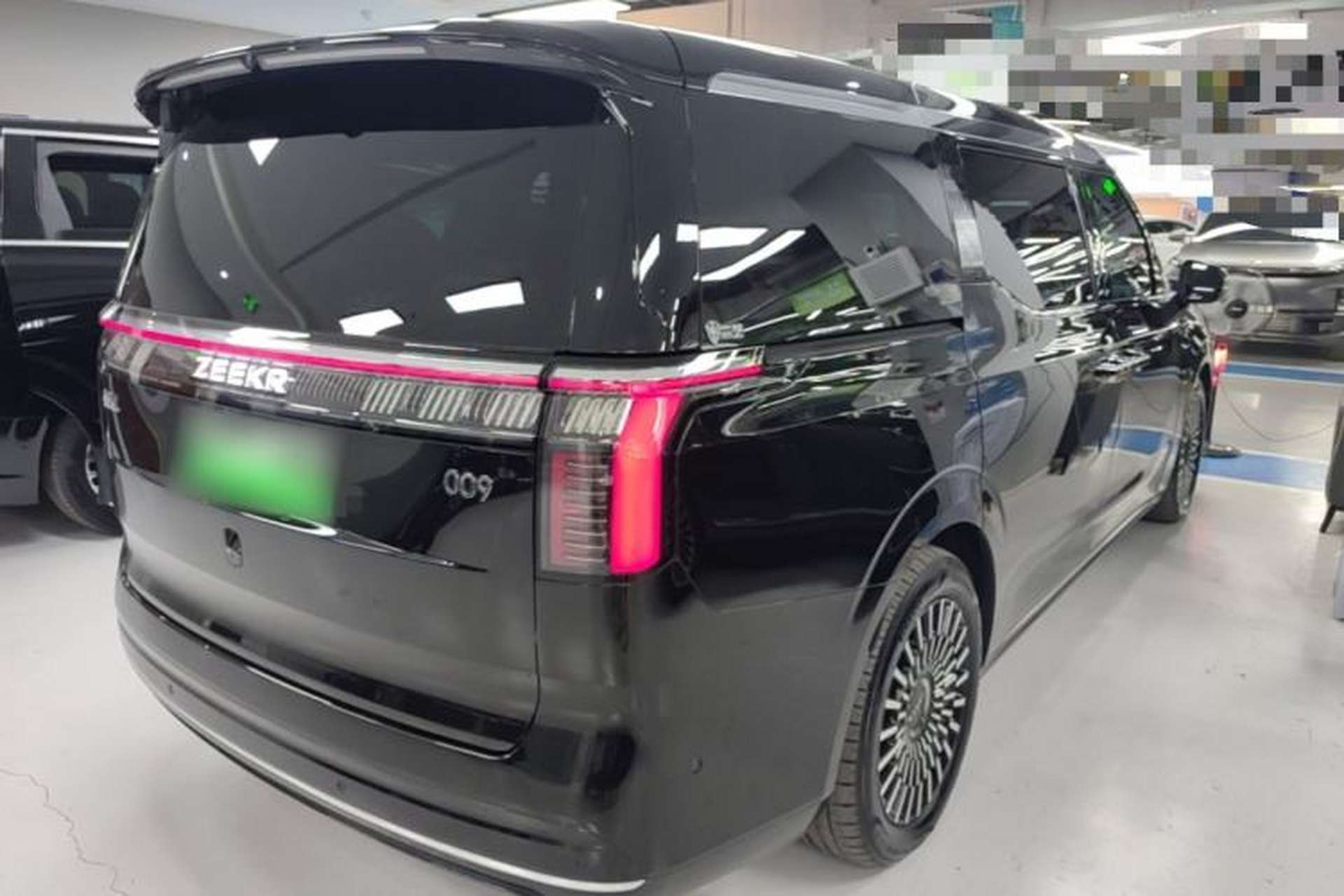 Used Zeekr 009 2024 7-Seater Walk-Through Version Four-Wheel Drive 108 kWh Rear Right 45 Deg