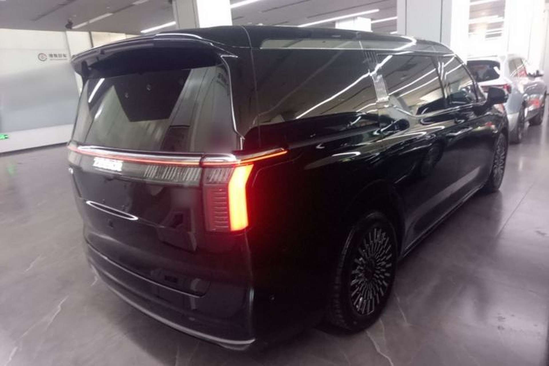 Used Zeekr 009 2024 Six-Seat Executive Version 4WD 108 kWh Rear Right 45 Deg