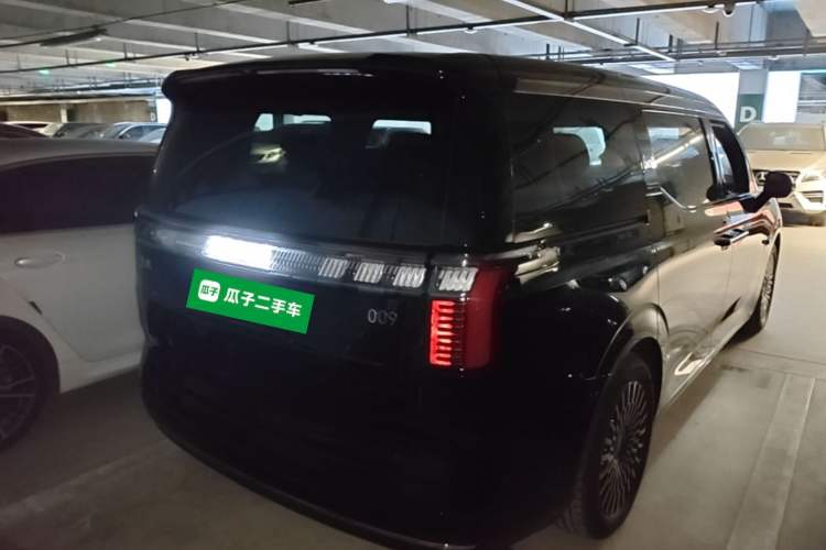 Used Zeekr 009 2024 7-Seater Aisle Version 108 kWh Rear Right 45 Deg