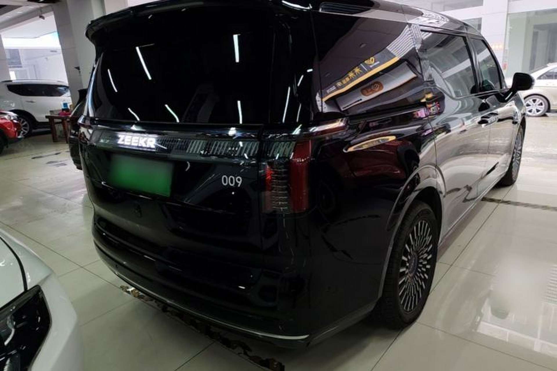 Used Zeekr 009 2024 Six-Seat Executive Version 4WD 108 kWh Rear Right 45 Deg