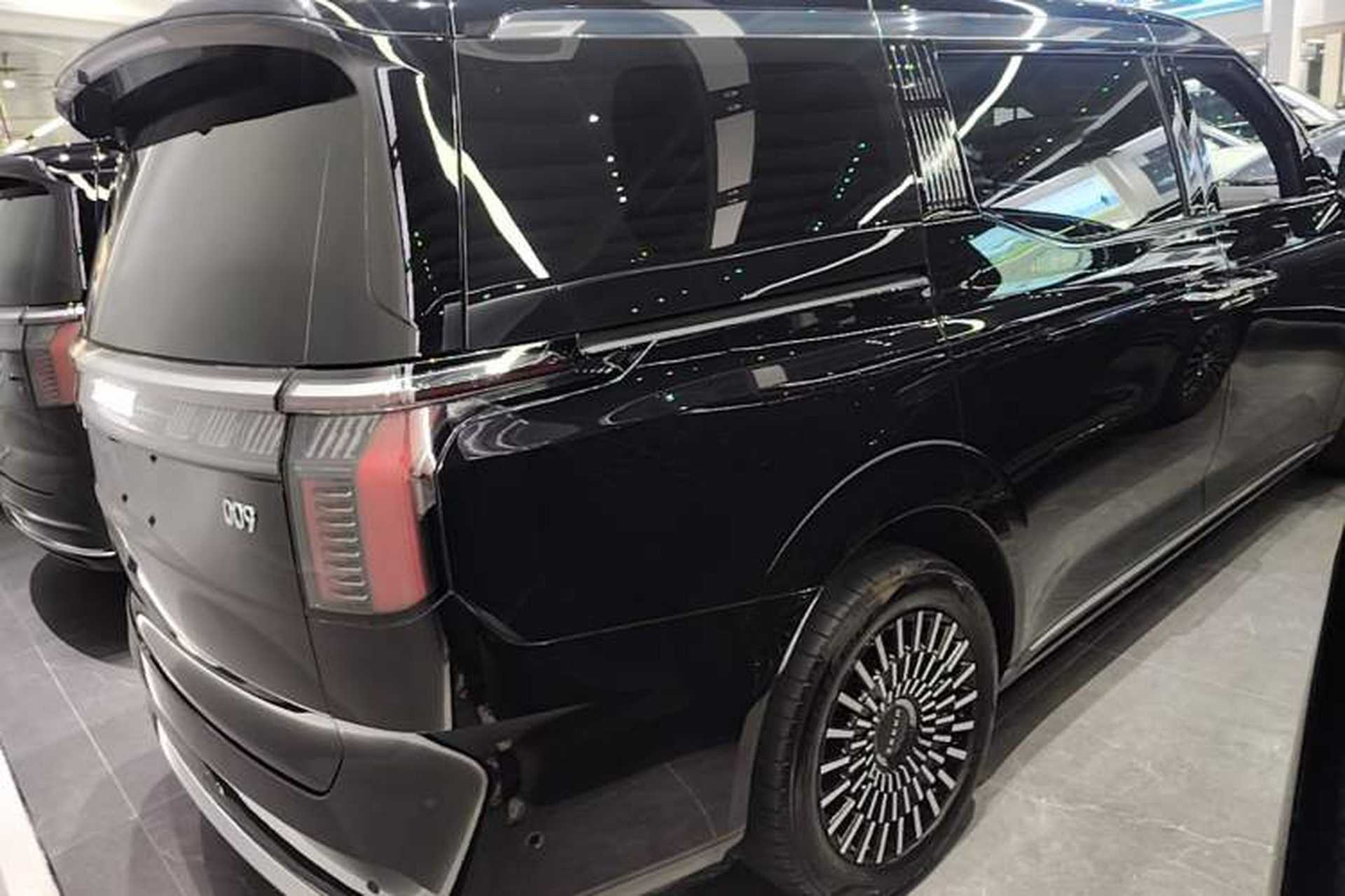 Used Zeekr 009 2024 Six-Seat Executive Version 4WD 108 kWh Rear Right 45 Deg