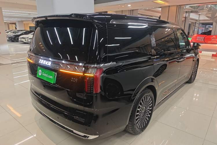 Used Zeekr 009 2024 Six-Seat Executive Version 4WD 108 kWh Rear Right 45 Deg
