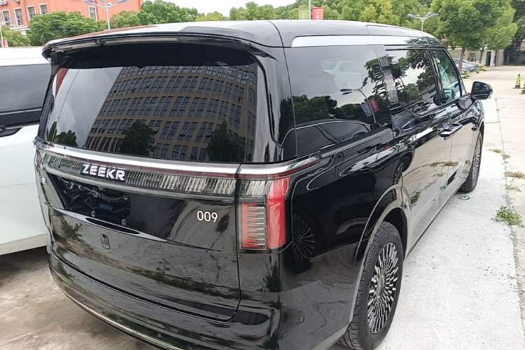 Used Zeekr 009 2024 7-Seater Aisle Version 108 kWh Rear Right 45 Deg