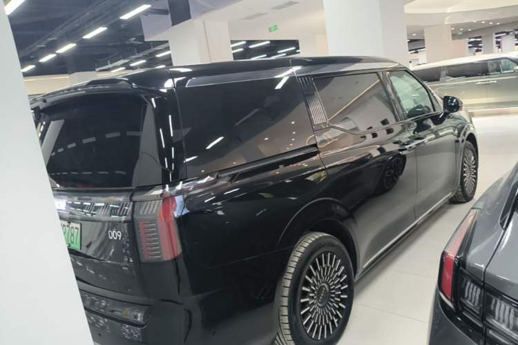 Used Zeekr 009 2024 7-Seater Walk-Through Version Four-Wheel Drive 108 kWh Rear Right 45 Deg
