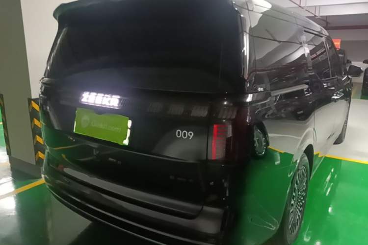 Used Zeekr 009 2024 Six-Seat Executive Version 4WD 108 kWh Rear Right 45 Deg