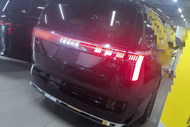 Used Zeekr 009 2024 Six-Seat Executive Version 4WD 108 kWh Rear Right 45 Deg