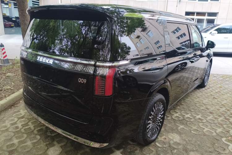 Used Zeekr 009 2024 Six-Seat Executive Version 4WD 108 kWh Rear Right 45 Deg