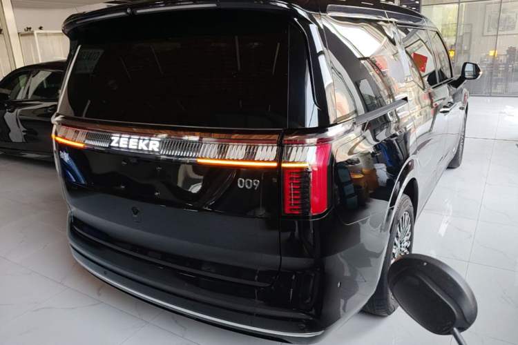 Used Zeekr 009 2024 7-Seater Walk-Through Version Four-Wheel Drive 108 kWh Rear Right 45 Deg