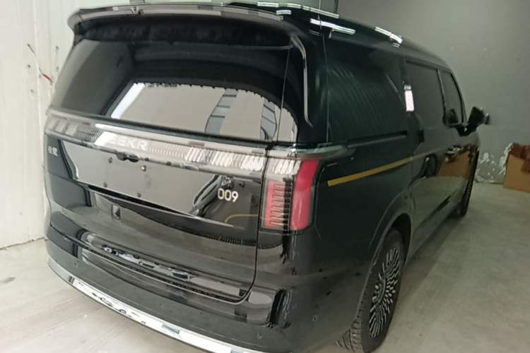 Used Zeekr 009 2024 Six-Seat Executive Version 4WD 108 kWh Rear Right 45 Deg