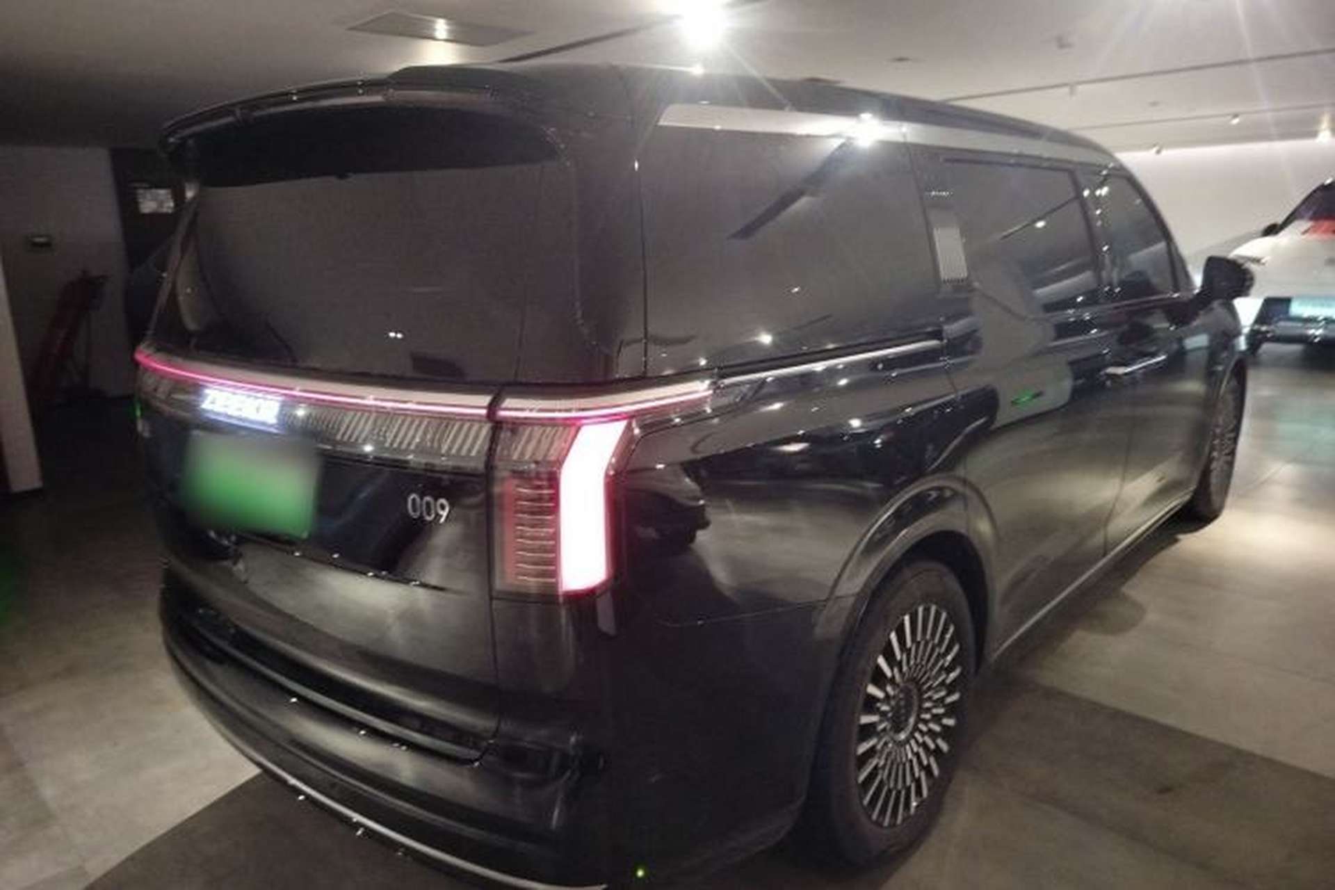 Used Zeekr 009 2024 7-Seater Aisle Version 108 kWh Rear Right 45 Deg
