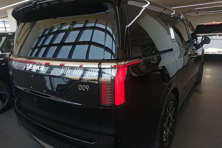 Used Zeekr 009 2024 7-Seater Aisle Version 108 kWh Rear Right 45 Deg