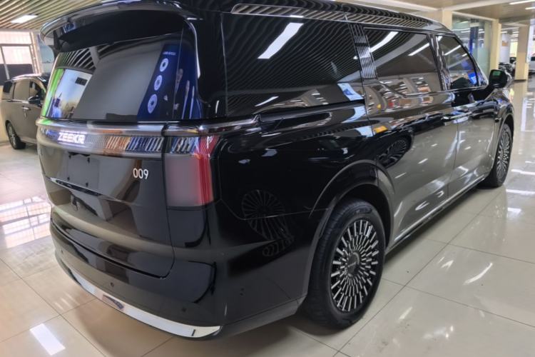 Used Zeekr 009 2024 Six-Seat Executive Version 4WD 108 kWh Rear Right 45 Deg