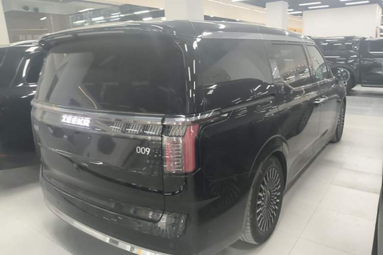 Used Zeekr 009 2024 7-Seater Walk-Through Version Four-Wheel Drive 108 kWh Rear Right 45 Deg