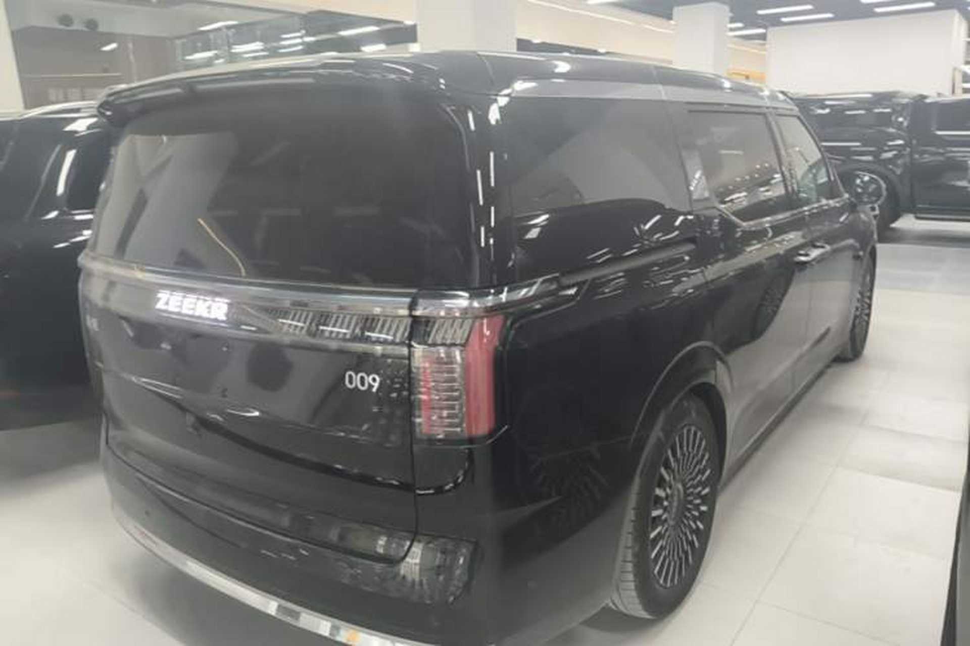 Used Zeekr 009 2024 7-Seater Walk-Through Version Four-Wheel Drive 108 kWh Rear Right 45 Deg
