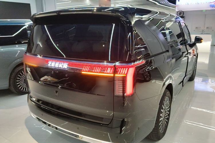 Used Zeekr 009 2024 7-Seater Aisle Version 108 kWh Rear Right 45 Deg