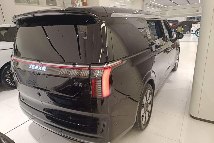 Used Zeekr 009 2024 7-Seater Aisle Version 108 kWh Rear Right 45 Deg
