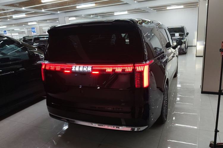 Used Zeekr 009 2024 7-Seater Walk-Through Version Four-Wheel Drive 108 kWh Rear Right 45 Deg