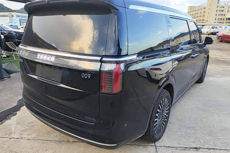 Used Zeekr 009 2024 7-Seater Aisle Version 108 kWh Rear Right 45 Deg