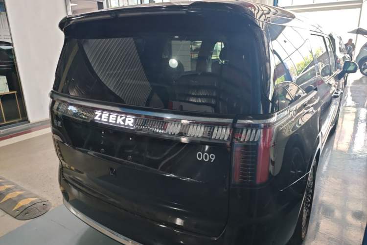 Used Zeekr 009 2024 Six-Seat Executive Version 4WD 108 kWh Rear Right 45 Deg