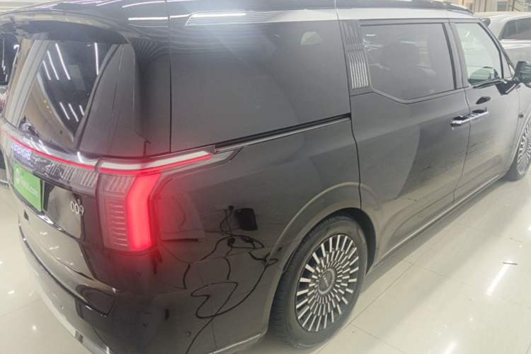 Used Zeekr 009 2024 Six-Seat Executive Version 4WD 108 kWh Rear Right 45 Deg