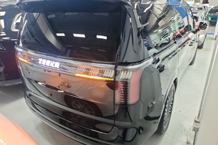 Used Zeekr 009 2024 7-Seater Aisle Version 108 kWh Rear Right 45 Deg