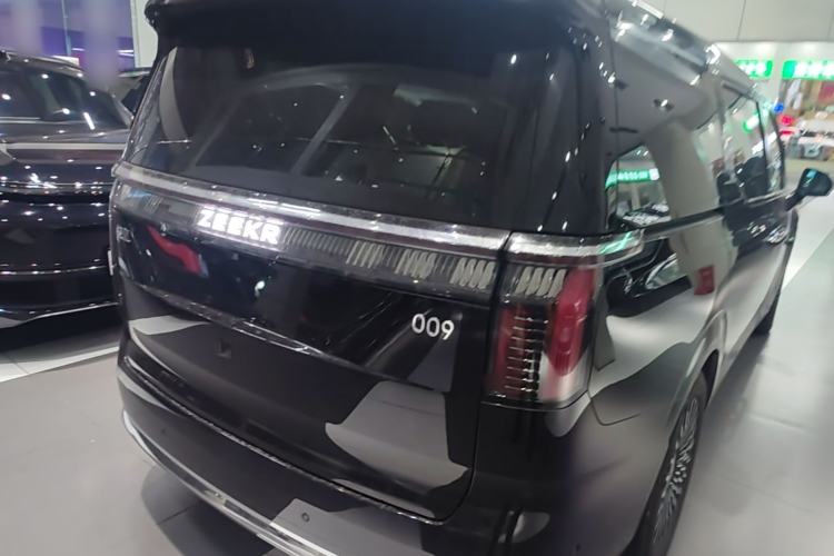 Used Zeekr 009 2024 7-Seater Walk-Through Version Four-Wheel Drive 108 kWh Rear Right 45 Deg