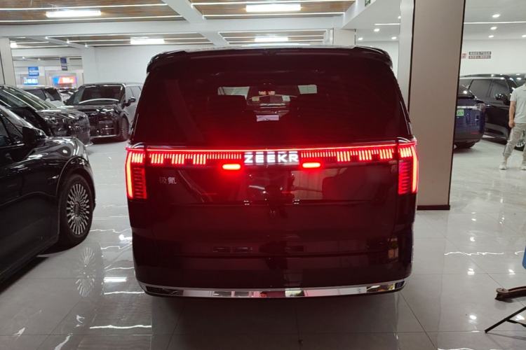 Used Zeekr 009 2024 7-Seater Walk-Through Version Four-Wheel Drive 108 kWh Rear
