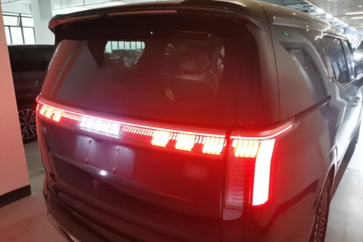 Used Zeekr 009 2024 7-Seater Walk-Through Version Four-Wheel Drive 108 kWh Rear