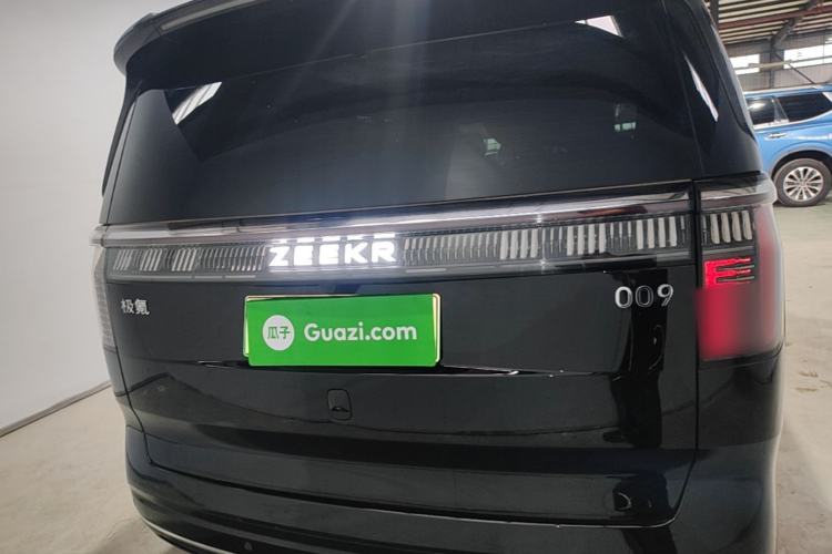 Used Zeekr 009 2024 7-Seater Walk-Through Version Four-Wheel Drive 108 kWh Rear
