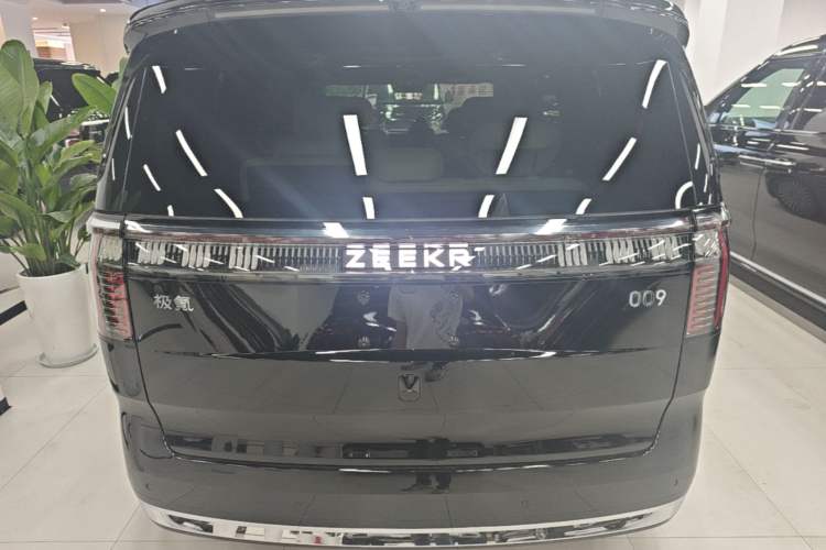 Used Zeekr 009 2024 7-Seater Walk-Through Version Four-Wheel Drive 108 kWh Rear