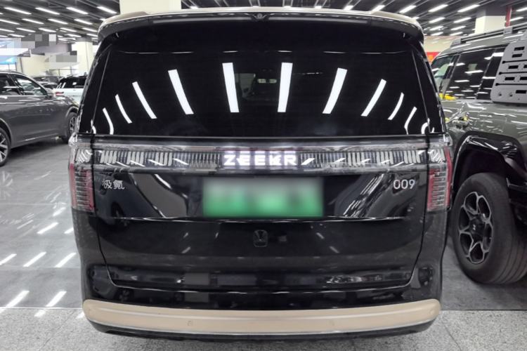 Used Zeekr 009 2024 7-Seater Walk-Through Version Four-Wheel Drive 108 kWh Rear