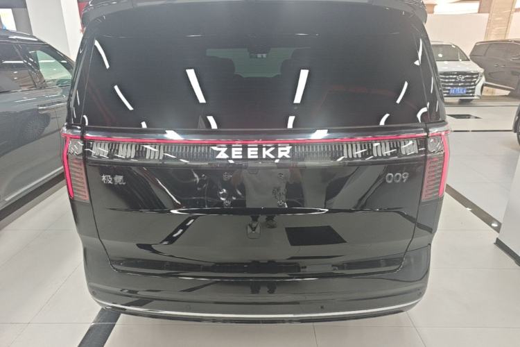 Used Zeekr 009 2024 7-Seater Walk-Through Version Four-Wheel Drive 108 kWh Rear