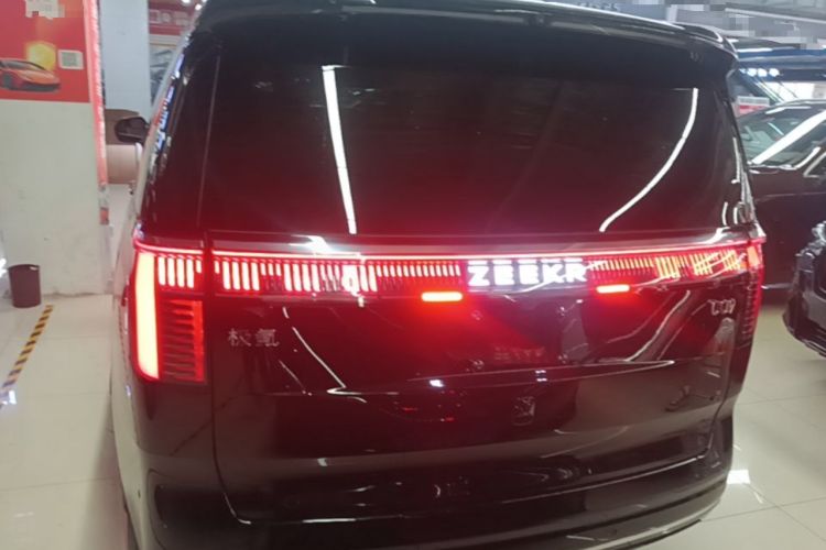 Used Zeekr 009 2024 7-Seater Walk-Through Version Four-Wheel Drive 108 kWh Rear